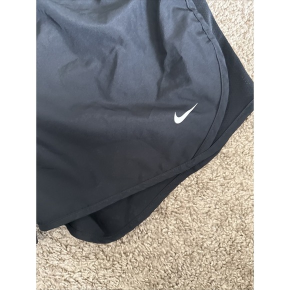 Girls Nike Athletic Shorts - Picture 2 of 4